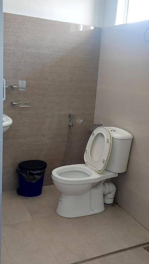 Jays Guest - Rajagiriya Colombo Hotell Exteriör bild