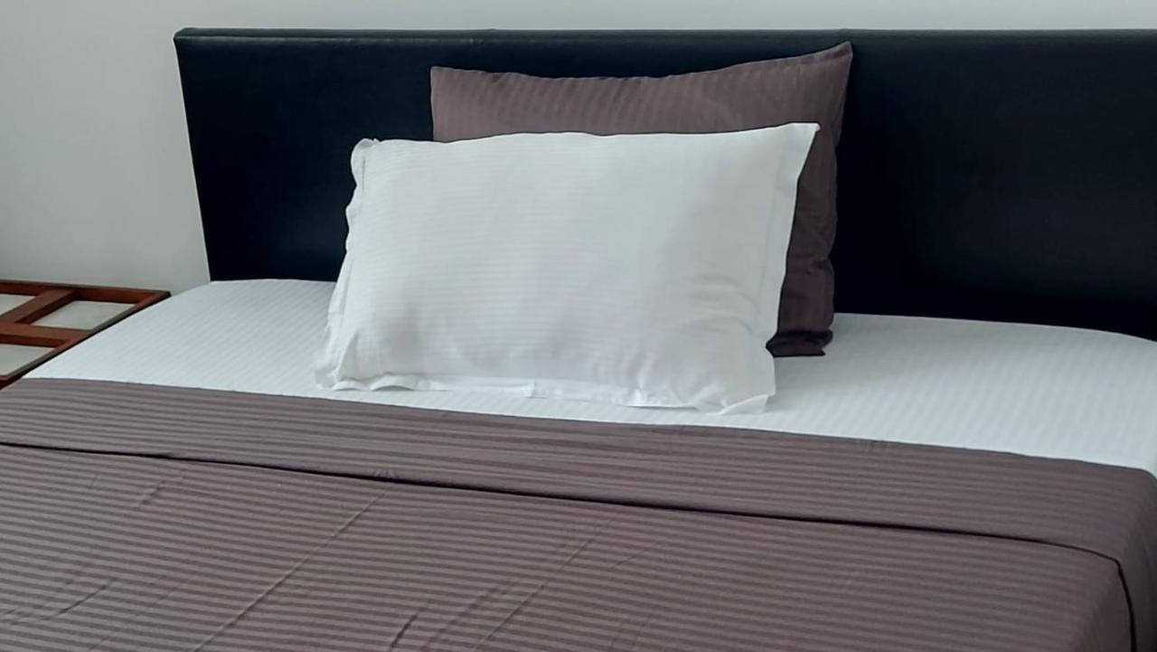 Jays Guest - Rajagiriya Colombo Hotell Exteriör bild